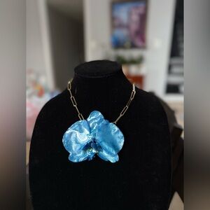 Elegant Blue Floral Necklace